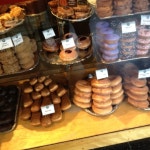 Top Pot Doughnuts - Seattle에서 도넛 전문점일에서의 사진