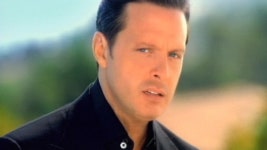 Te desean - Music Video by Luis Miguel - Apple Music Te desean by Luis Miguel on Apple Music