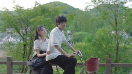 커플의 운명 - 아지도료나요다년: 늦었지만 사랑해(시즌 1, 에피소드 8) - Apple TV (KR)