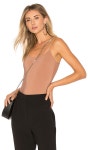 Alix ELIZABETH 스쿱 넥 바디슈트 in Mocha | REVOLVE ELIZABETH 스쿱 넥 바...