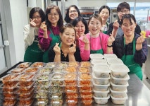 장안구청 > 장안 홍보관 > 수원시 노동자종합복지관, 장안구 정자3동 저소득층 노인 가구에 정성 담은 반찬 전달