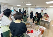 장안구청 > 장안 홍보관 > 장안구 송죽동 마을공유소 활성화, 주민과 함께하는 전통 장 담그기 행사 진행