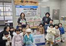 장안구청 > 장안 홍보관 > 숲속반디어린이집, 수원시 장안구 조원1동에 유용생활폐자원 및 라면 전달