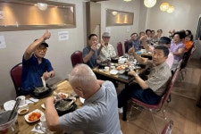 장안구청 > 장안 홍보관 > 수원시 장안구 정자3동 주민자치회, 말복 맞아 경로당 어르신들께 감사 보양식 대접