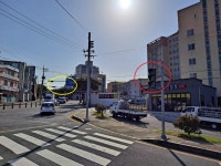 서사로 2길에서 남성로 쪽으로 이어지는 교차로 횡단보도 신호등을 개선해주시기를 바랍니다. - 제주특별자치도 제주특별자치도