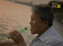 주식 망함 한강 소주 헛웃음 천호진 병나발 소주병 코인 떡락 허망 허탈 - 상황별 짤방 모음 오늘의짤방