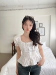조이비비 핀터감성 레이스 스모크 퍼프 블라우스