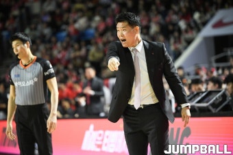 [프로농구화보] 마레이 더블더블 LG, 77-68로 SK에 원정 승리