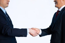 사람은 자기와 비슷한 사람을 신뢰한다 (연구) - 코메디닷컴