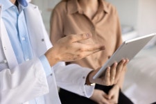 본질 흐려(메디톡스) vs 새 내용없어(대웅제약) - 코메디닷컴