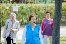 [위드펫+] 따뜻한 방에서 댕댕이와 함께 먹는 건강 채소 4 - 코메디닷컴