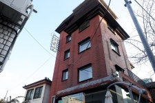 낙원장 호텔, 서울특별시 — 대한민국 서울특별시 종로구... 4가동 수표로28길 25, 전화 02-742-1920 낙원장 호텔, 서울특별시... 