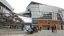 K-ICT 본투글로벌센터, 성남시 — 대한민국 경기도 성남시 분당구 삼평동 판교로289번길 20, 전화 031-5171-5600, 개방 시간 K-ICT... 