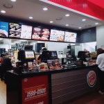 버거킹, Pohang-si — South Korea Gyeongsangbuk-do Pohang-si 북구 장성동 1370-8 SK 주유소 내, phone 054-256-0332, opening... 