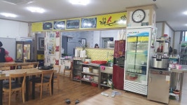 속초진짜순대, Sokcho-si — South Korea Gangwon-do Sokcho-si 금호동 금호동492-14 중앙로129번길 35-22, telefoon 033-638-7799... 