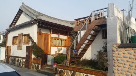 햇살가득, גונגו — קוריאה הדרומית Jeollabuk-do גונגו 완산구 교동 향교길 85-6 햇살가득, גונגו... 