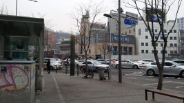 마포구 노고산동 31-6, هاتف 02-715-0071, ساعات العمل 우리은행 신촌지점, سيول —  كوريا الجنوبية... 