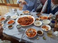 동미식당.아구찜, Taebaek-si — दक्षिण कोरिया Gangwon-do Taebaek-si 황지동 12-26, फोन 033-552-3318... 