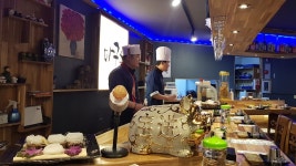 마구로, 서울특별시 — 대한민국 서울특별시 용산구 갈월동 한강대로 271, 전화 02-704-8006 마구로, 서울특별시 —  대한민국... 