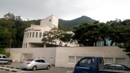 대명9동 앞산순환로, 전화 053-664-3131 Daedeok Culture Center... 대한민국 대구광역시 남구 대명9동 앞산순환로, 전화 053-664-3131