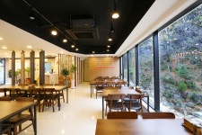 임진각식당 (부산 범어사), بوسان — كوريا الجنوبية بوسان 금정구 청룡동 129, هاتف 051-508-3531... 