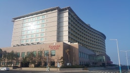 라마다 프라자 제주 호텔, Czedżu — Korea Południowa Czedżu Czedżu 삼도2동 Czedżu Czedżu 삼도2동 1254 Korea... 