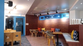 산토리니커피, 강릉시 — 대한민국 강원도 강릉시 견소동 경강로 2667, 전화 033-653-0931, 개방 시간 산토리니커피, 강릉시... 