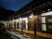 태조마루, Jeonju-si — South Korea Jeollabuk-do Jeonju-si 완산구 풍남동 팔달로 150-15, phone 010-6490-8799, opening hours... 