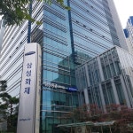 삼성화재 광주상무사옥, Gwangju — Corea del Sur Gwangju 서구 치평동 1247-5, teléfono 062-612-5030 삼성화재... 