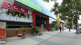 스탠다드차타드은행 성서지점, Daegu — Corea del Sur Daegu 달서구 이곡동 1248-3, teléfono 053-581-4081... 