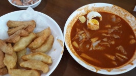윤옥연할매떡볶이, 대구광역시 — 대한민국 대구광역시 수성구 수성4가동 들안로77길 11, 전화 053-756-7597, 개방 시간 윤옥연할매떡볶이... 