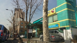 보라주유소, سيول — كوريا الجنوبية سيول 영등포구 신길동 70-1, هاتف 02-842-1155 보라주유소, سيول... 