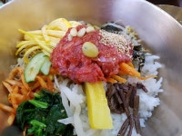 한국관, 전주시 — 대한민국 전라북도 전주시 덕진구 금암1동 712-3, 전화 063-272-9229, 개방 시간 한국관, 전주시 —  대한민국... 