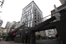 해운대해변로265번길 9-17, 전화 051-731-0057 2NE1 호텔, 부산광역시... 부산광역시 우1동 해운대해변로265번길 9-17, 전화 051-731-0057
