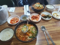 함양닭칼국수, 咸阳郡 — 咸阳郡, 용평길 11-17 KR 2층 함양닭칼국수, 咸阳郡 —  咸阳郡, 용평길 11-17 KR 2층