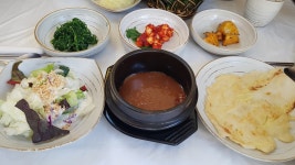 산마을, 강릉시 — 강릉시, 교1동 1823-1, 전화 033-645-0780 산마을, 강릉시 —  강릉시, 교1동 1823-1, 전화 033-645-0780