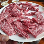 신삼백식육식당, 상주시 — 상주시, 남성동 85-59, 전화 054-536-9445 신삼백식육식당, 상주시 —  상주시, 남성동 85-59, 전화 054-536-9445