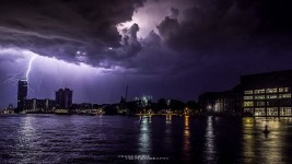 Berlin Spree Thunder | Nikon D3200 m.facebook.com/FrankGiebe… | Flickr Berlin Spree Thunder