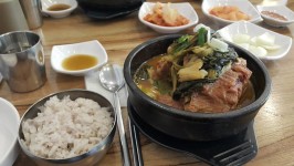 운중동에서 뼈다귀해장국7천원으로 맛점. 푸짐하게 살과 감자가 붙어... 먹으니 맛있어서 좋았어.  #성남 #운중동 #종가감자탕순대국 #운중동맛집 #