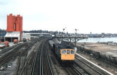 Class 33 passing Mount Pleasant, Southampton in March 1981… | Flickr Class 33 passing Mount Pleasant, Southampton in March 1981