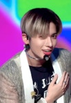 더쿠 - 오늘 라이브쇼 윙크하는 태현이 짤