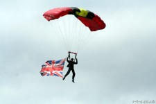 The Black Knights parachute display team | Making a rather d… | Flickr The Black Knights parachute display team