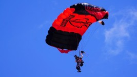 Army Black Daggers Parachute Team, Duluth Air & Aviat… | Flickr U.S. Army Black Daggers Parachute Team, Duluth Air & Aviation... 