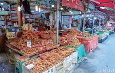 [시장 구경] 한약·양약 편 취향 따라 누비는 약재 시장 &amp; 약국 거리... [시장 구경] 한약·양약 편 취향 따라 누비는 약재 시장 &amp; 약국 거리