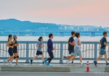 [서울 스타일] 한강에서 활기찬 시간을 > 서울사랑 > 서울이야기 > 시민소통 > 정보소통광장 [서울 스타일] 한강에서 활기찬 시간을
