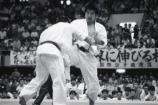 【1987年6月の格闘技】“格闘マシーン”黒澤浩樹vs“本部の怪物”七戸康博の重量級決勝戦（ゴング格闘技） - Yahoo!ニュース