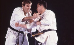 【1991年の格闘技】“浪速の闘将”角田信朗が大逆転の飛び膝蹴り、正道会館に初勝利をもたらす（ゴング格闘技） - Yahoo!ニュース