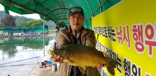 폭포낚시터 유료낚시터 > 🎣향어의 명소 폭포낚시터 11🐟 : 낚시사랑