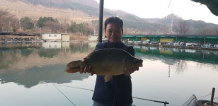 폭포낚시터 유료낚시터 > 🎣향어가 폭포수처럼 쏟아지는 폭포 낚시터🐟 : 낚시사랑