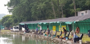 폭포낚시터 유료낚시터 > 주말입니다!! 오늘도 신난 폭포낚시터로 놀러오세요~! : 낚시사랑